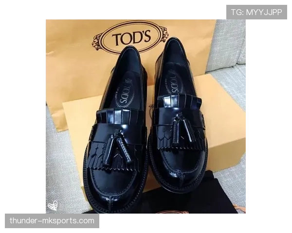 伊布拉希莫维奇在菜市场排队，脚下一双鞋比我一年收入还贵