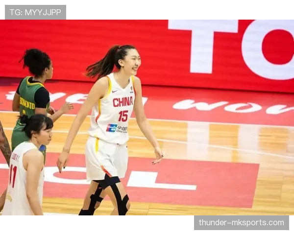 韩旭训练完啃鸡腿的样子，真不像拿WNBA工资的人